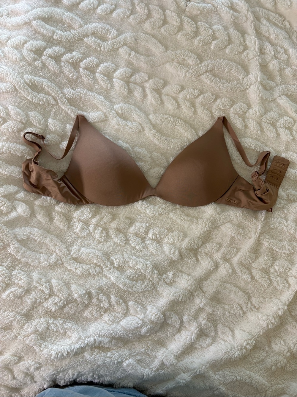 Skims wireless form super push up bra 34B